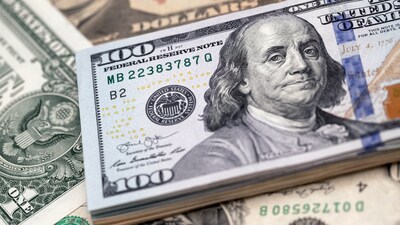 Dollar Hits Four-Year Low Amid US Policy Risks and Resurgent Yen