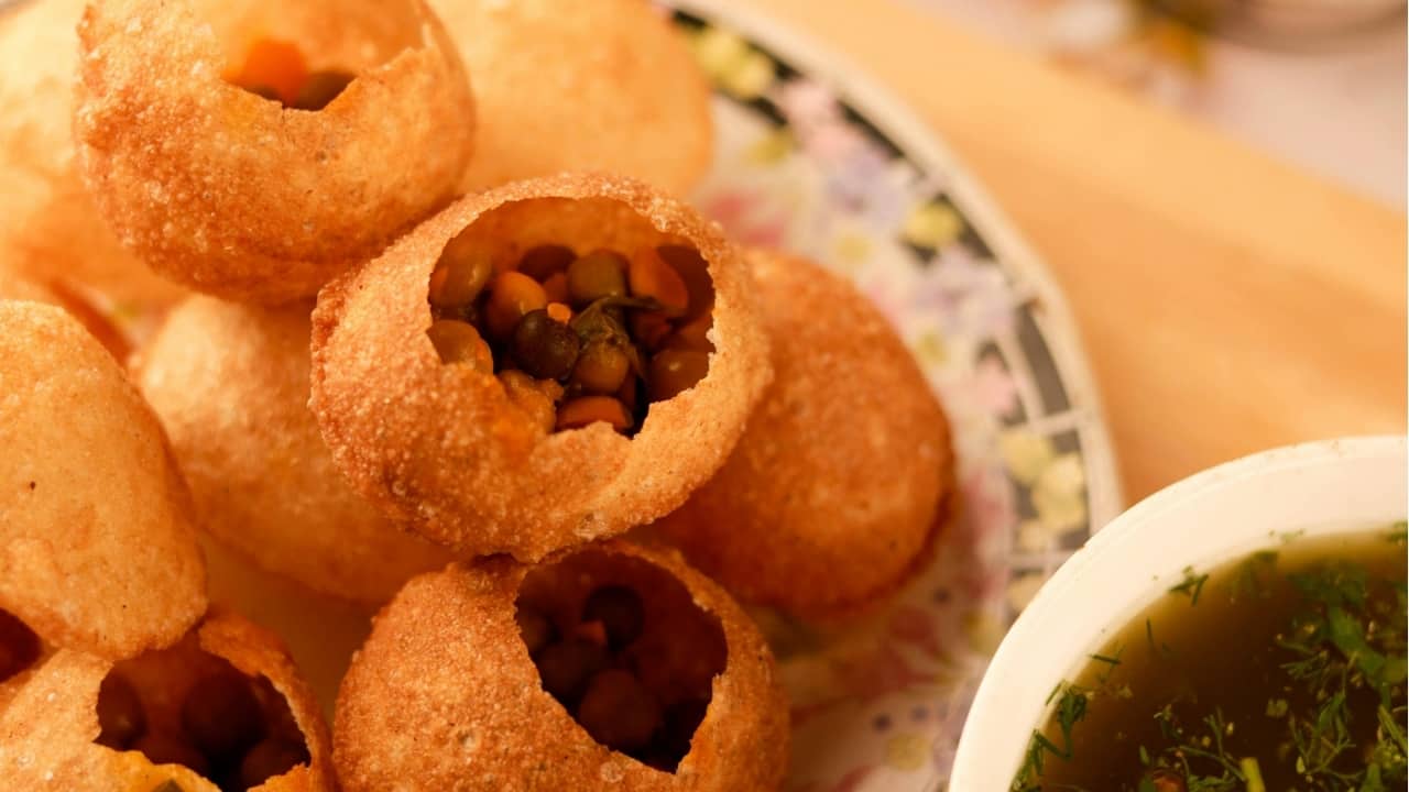 Deepika Padukone loves phuchkas from this 120-year-old stall in Kolkata, its aloo dum variant is quite famous