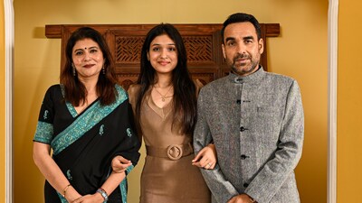 Pankaj Tripathi with wife and daughter 
