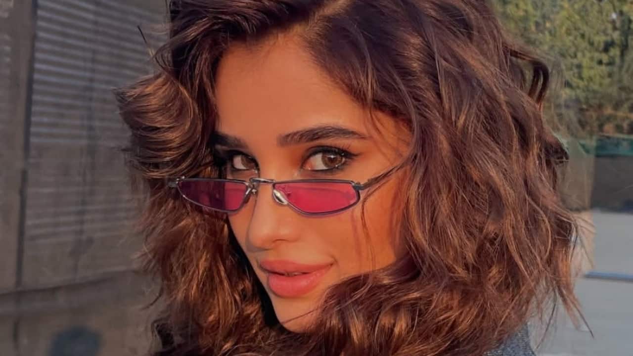 Rasha knows how to rock her fashion game by pairing the outfit with sunglasses. Rasha knows how to rock her fashion game by pairing the outfit with sunglasses.