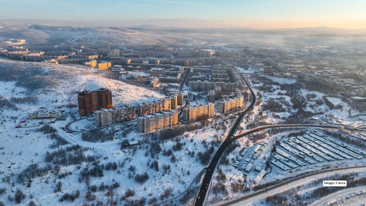 7. Murmansk, Russia As the largest city north of the Arctic Circle, Murmansk lives by extremes. Summer brings uninterrupted daylight from late May, lighting up the harbour and surrounding hills around the clock. During the polar night, cultural life takes centre stage. Theatres, museums, and cafés keep the city lively, while snow-covered streets glow under streetlights — and sometimes under the northern lights.