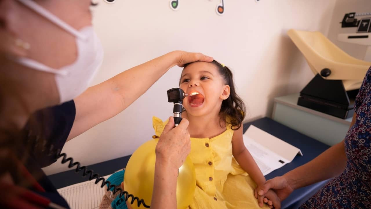Doctor reveals symptoms of foreign objects in children’s nose, ears and throat