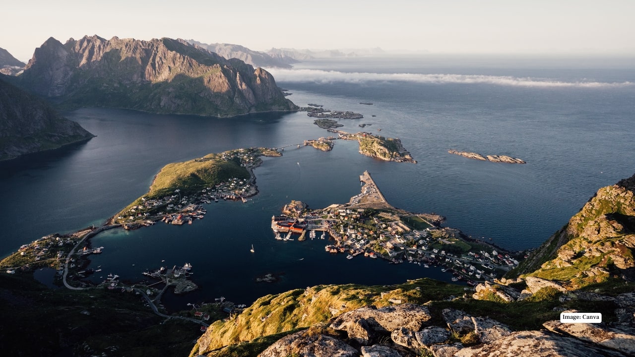 1. Norway – 320,249 islands Norway leads the global island count thanks to its deeply indented, glacier-carved coastline. Thousands of islands dot its shores, stretching from the Arctic archipelago of Svalbard in the north to the skerries near the Swedish border in the south. These range from barren, wave-battered rocks to long-settled fishing communities that still shape coastal life.