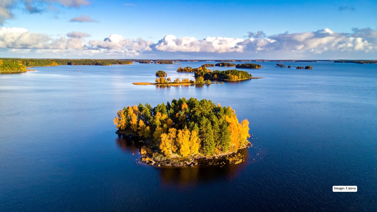 3. Finland – 178,947 islands Finland’s landscape is defined by water. Known as the “Land of a Thousand Lakes,” the country actually has far more—and many of those lakes contain multiple islands. Combined with Finland’s Baltic coastline, this results in one of the world’s most fragmented geographies.