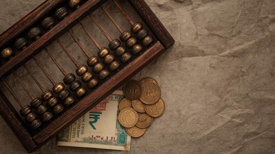 Gold Prices Plunge 6% Ahead of Union Budget 2026 Amid Stronger Dollar, Geopolitical Tensions