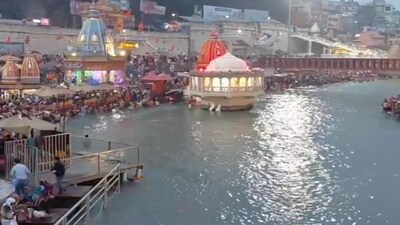 Magh Purnima: 90 Lakh Devotees Take Holy Dip in Ganga at Prayagraj Amidst Cold Wave