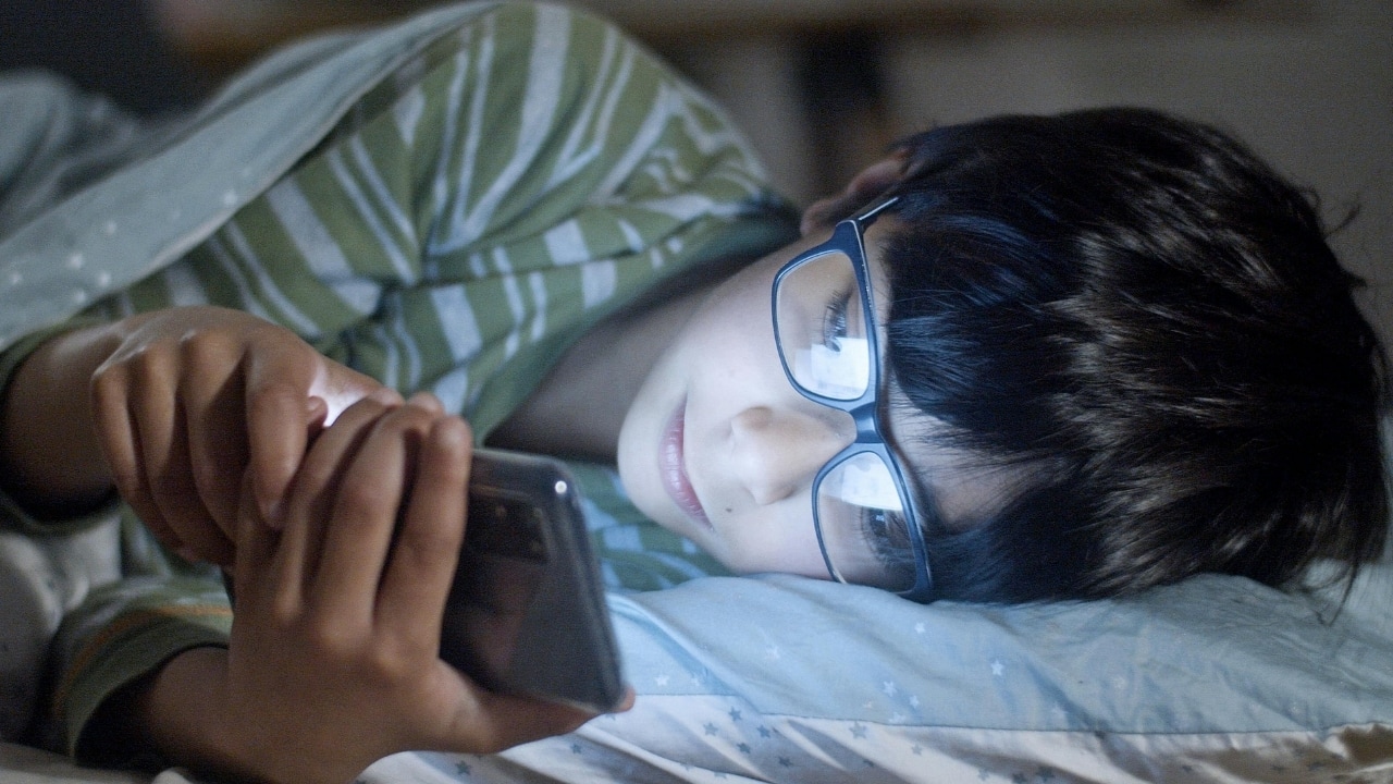 From screen time to screen addiction: Why usage patterns matter more than hours