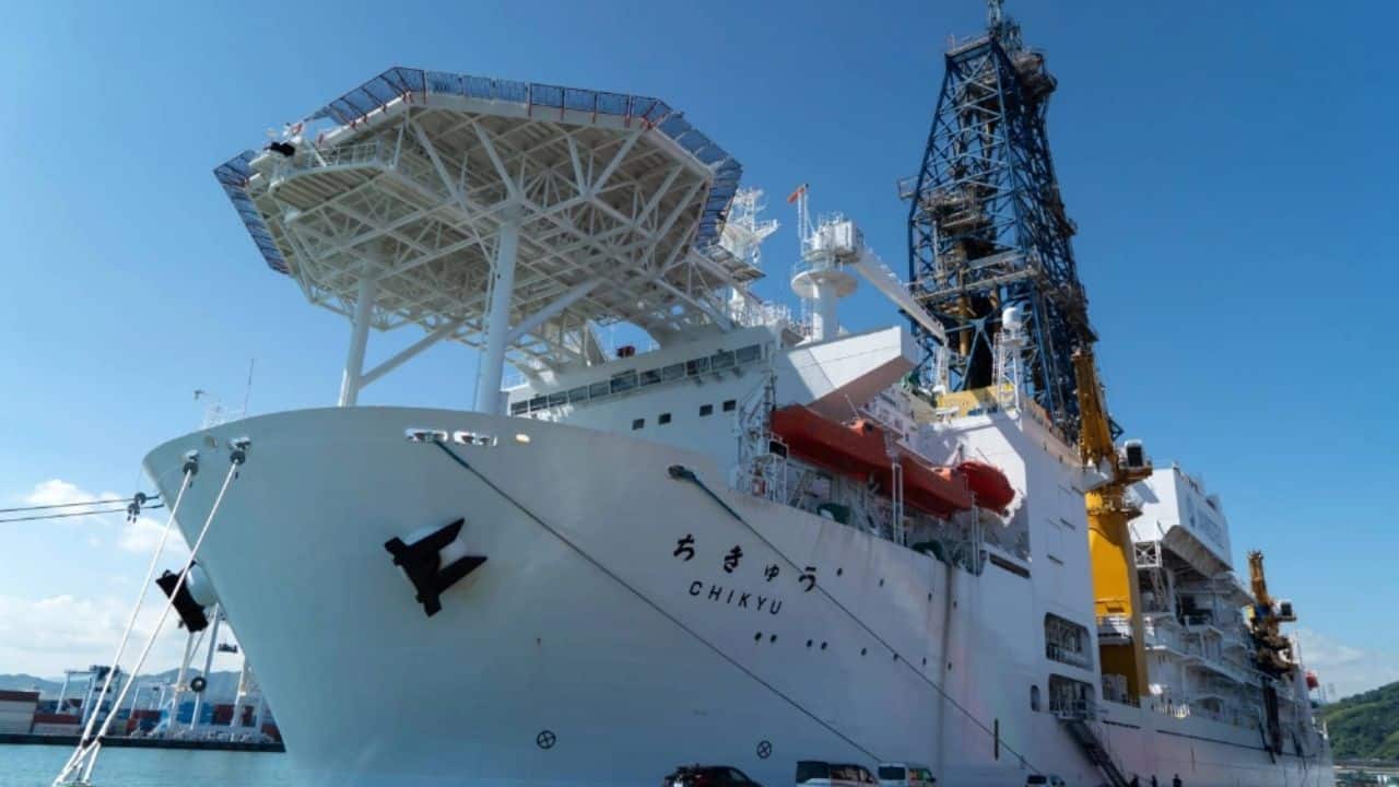 First country in the World: Japan extracted rare earth sediment from 6,000m deep in the Pacific Ocean