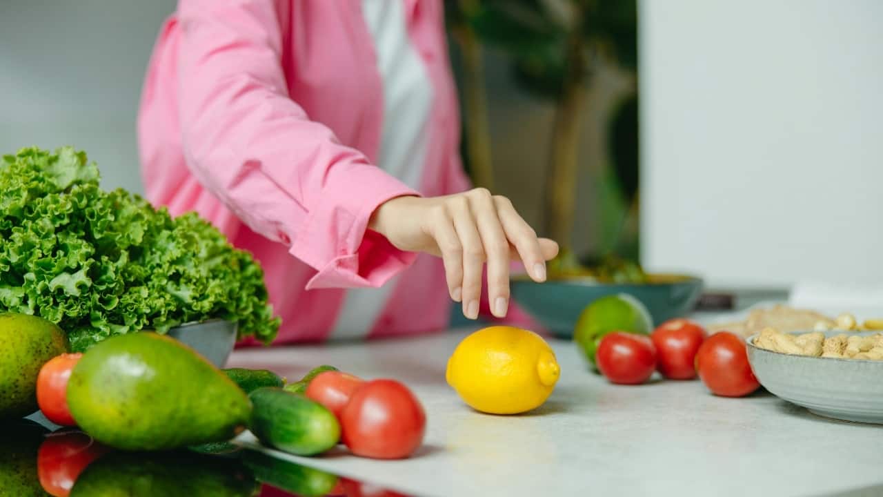 7 signs of a good diet, shared by Kareena Kapoor’s nutritionist: “It’s not about macros, calories, or protein…”