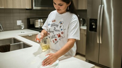 Clear your kitchen counters at night! Dirty dishes, leftover food, trash & appliances can attract pests. Start this simple habit today. (Pic credit: Pexels)