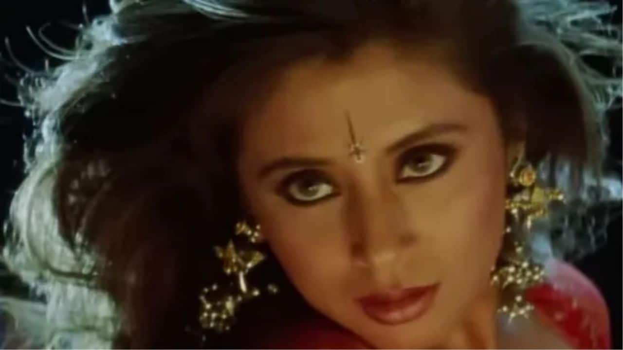 Rani – Rangeela (1995) This was the role that turned Urmila Matondkar into a cultural moment. As Rani, a lively Mumbai girl dreaming of stardom, she felt instantly relatable — ambitious, impulsive and unapologetically herself. The film didn’t just make her a star; it redefined how female characters could be playful yet driven.