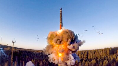 Last nuclear limits near collapse