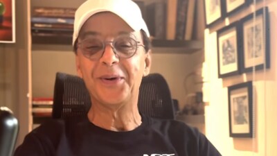 Vidhu Vinod Chopra motivates students