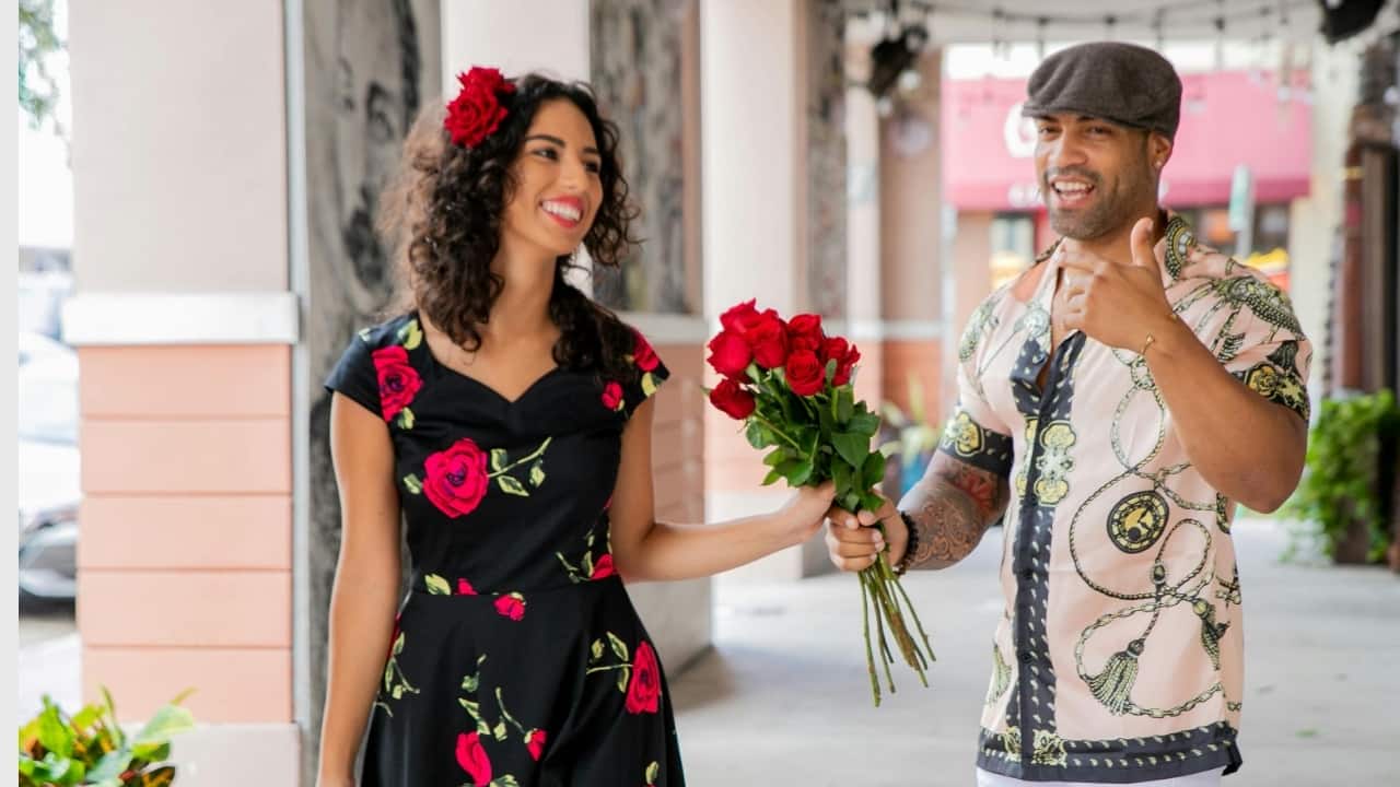 Rose Day 2026: Don’t just give a bouquet, add a personalised gift your partner would love