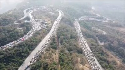 मुंबई-पुणे एक्सप्रेसवे: 32 घंटे की नाकेबंदी के बाद भोर घाट पर फिर लगा जाम