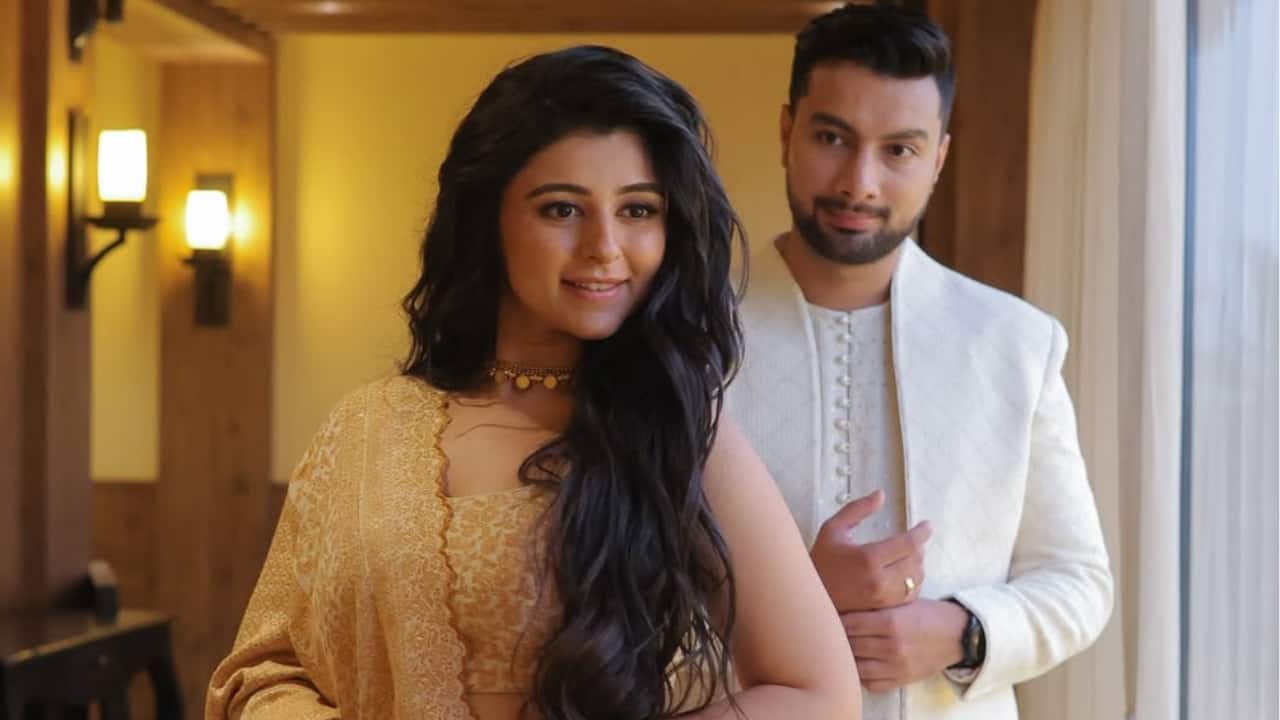 TV Actress Yesha Rughani Stuns In Golden Lehenga As She Gets Engaged To tv-actress-yesha-rughani-stuns-in-golden-lehenga-as-she-gets-engaged-to