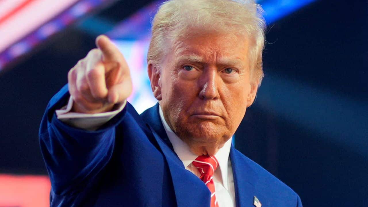 Donald Trump’s 2015 ‘Intern mistake’ tweet goes viral amid Obama's video backlash
