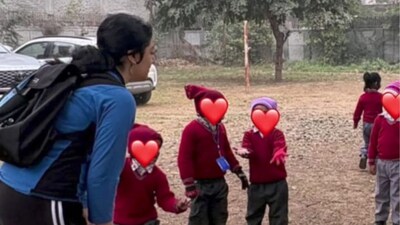 Samara Sahni with underprivileged kids
