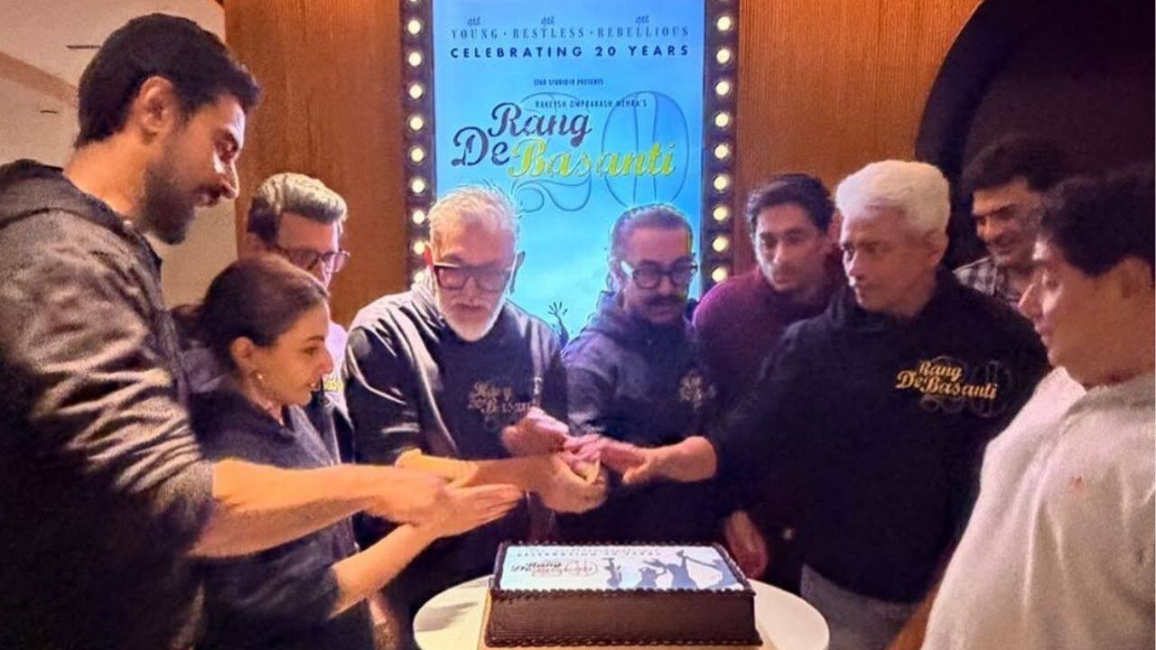 Soha Ali Khan shares pics with Aamir Khan, Sharman Joshi and team as Rang De Basanti completes 20 years