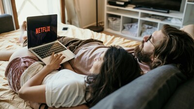 Gen Z is officially done with grand romantic gestures. Instead, they’re choosing relation-sipping — small, thoughtful moments that feel real, not performative. (Image: Pexels)
