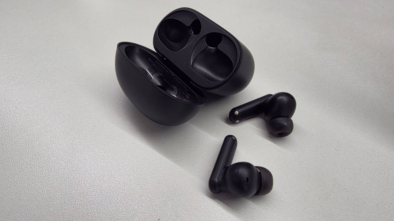 Dell Pro Plus earbuds
