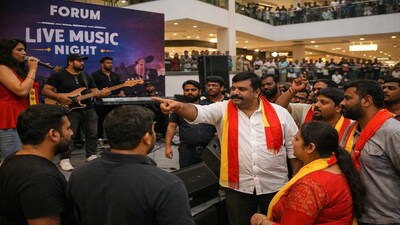 A group of Kannada activists stopped a live performance in Bengaluru's Forum Mall. 