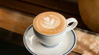 A new study suggests caffeinated coffee and tea enhance cognitive performance. (Picture: Pexels)