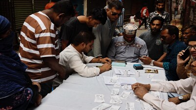 Bangladesh faces razor-tight electoral battle