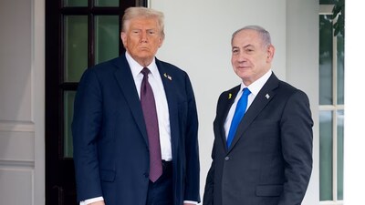 Trump pushes diplomacy, warns Iran again (File)