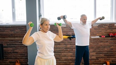 A 2026 study suggests that regular strength training may slow biological brain ageing and improve connectivity linked to focus and memory. (Pic credit: Pexels)