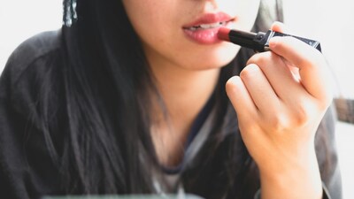 Valentine's Day make-up is about feeling radiant and effortlessly attractive rather than overdone (Image: Pexels)