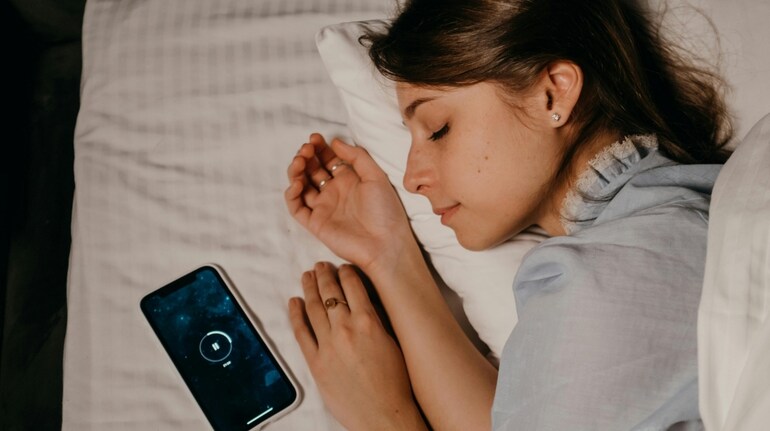 Waking up at 3 am? Here’s how “cognitive shuffling” can help you fall ...
