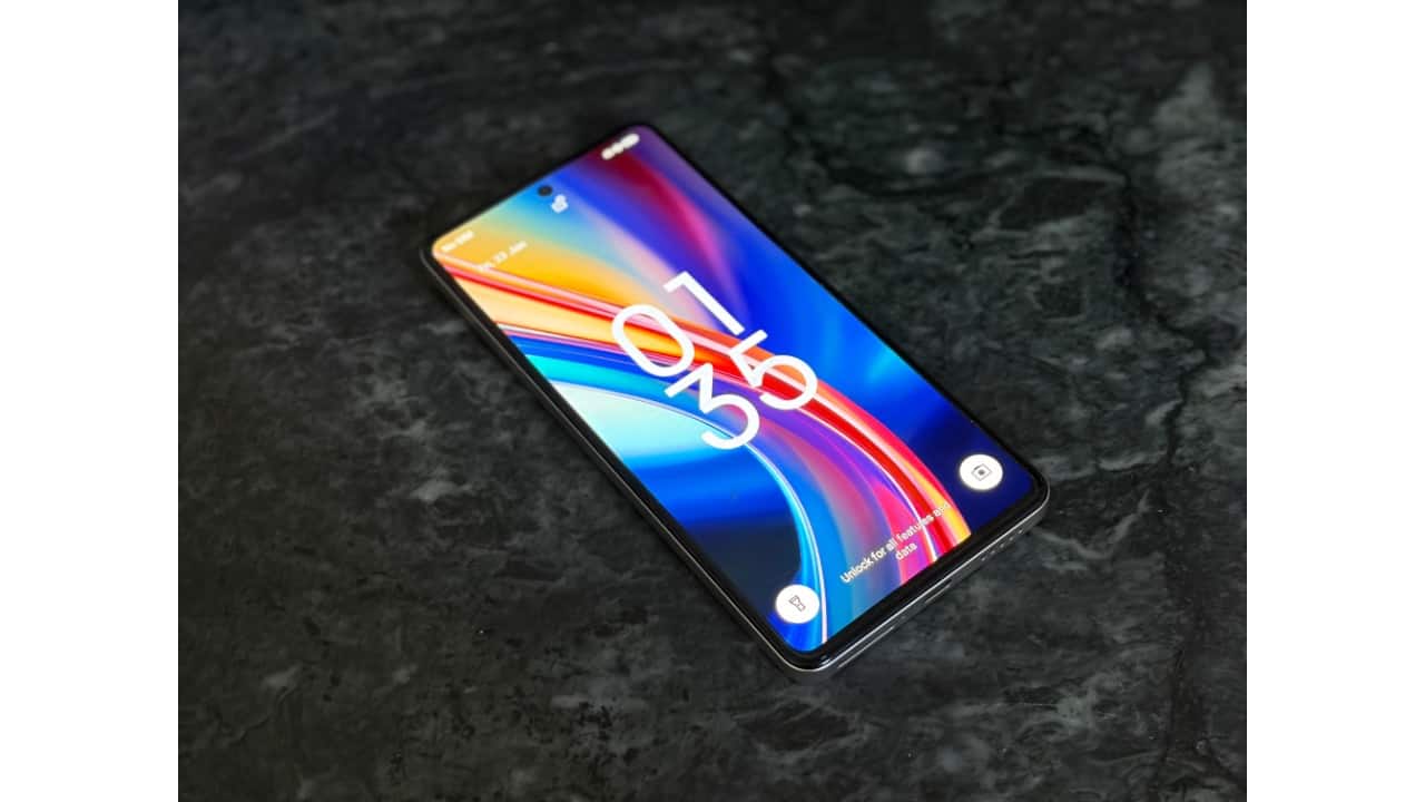 Good main display, average brightness The primary AMOLED panel delivers FHD+ resolution, a 120Hz refresh rate, HDR10+ support, and vibrant colours. However, peak brightness could have been higher for better outdoor visibility, and HDR playback support is still missing on major streaming apps.