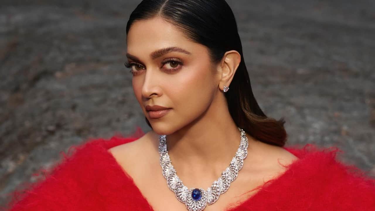 Bollywood actresses in Red: 8 Valentine inspired looks that redefined romance