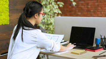 'Want to make money...': 30-year-old woman earning US$140,000 monthly announces early retirement