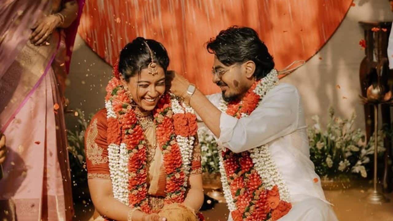 Bharathi Kannamma fame Roshni Haripriyan ties the knot with KS Sundara Murthy in a dreamy South Indian wedding, see pics