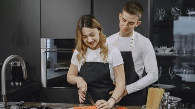 Happy couples have one secret: they savour shared moments. Research shows it reduces conflict and strengthens love. (Image: Pexels)