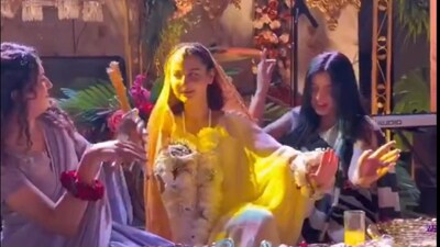 Given the longstanding buzz surrounding Hania and Asim’s relationship, many social media users were quick to connect the viral footage to an actual wedding.

