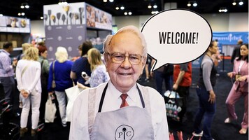 Billionaire investor Chamath says 'information asymmetry' helped Warren Buffett till 2000: Here's what he means