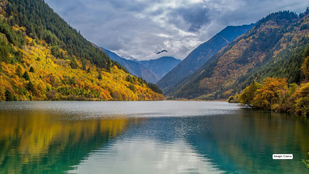 9. Jiuzhaigou Valley, Sichuan Jiuzhaigou Valley feels almost unreal in its intensity of colour. Turquoise lakes reflect snow-capped peaks, multi-tiered waterfalls tumble through dense forests, and wooden boardwalks wind past crystal-clear pools. Seasonal changes dramatically transform the valley, especially in autumn when fiery reds and golds sweep across the landscape.