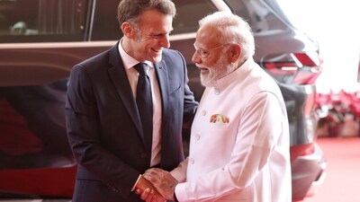 PM Modi meets French President Macron in Mumbai (Image X/@narendramodi)