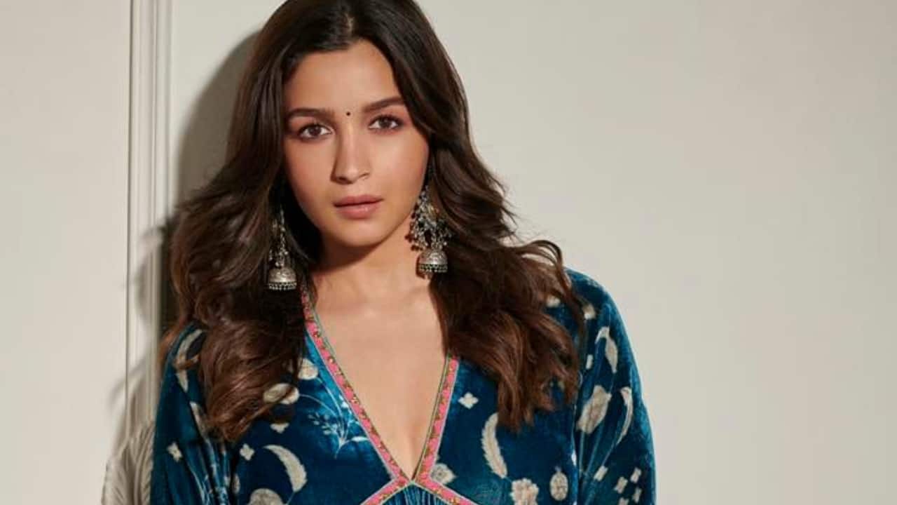4. Teal printed anarkali<br />Flowy silhouettes with intricate prints balance comfort and festive charm beautifully. Add statement earrings to elevate this relaxed but festive Ramadan look.