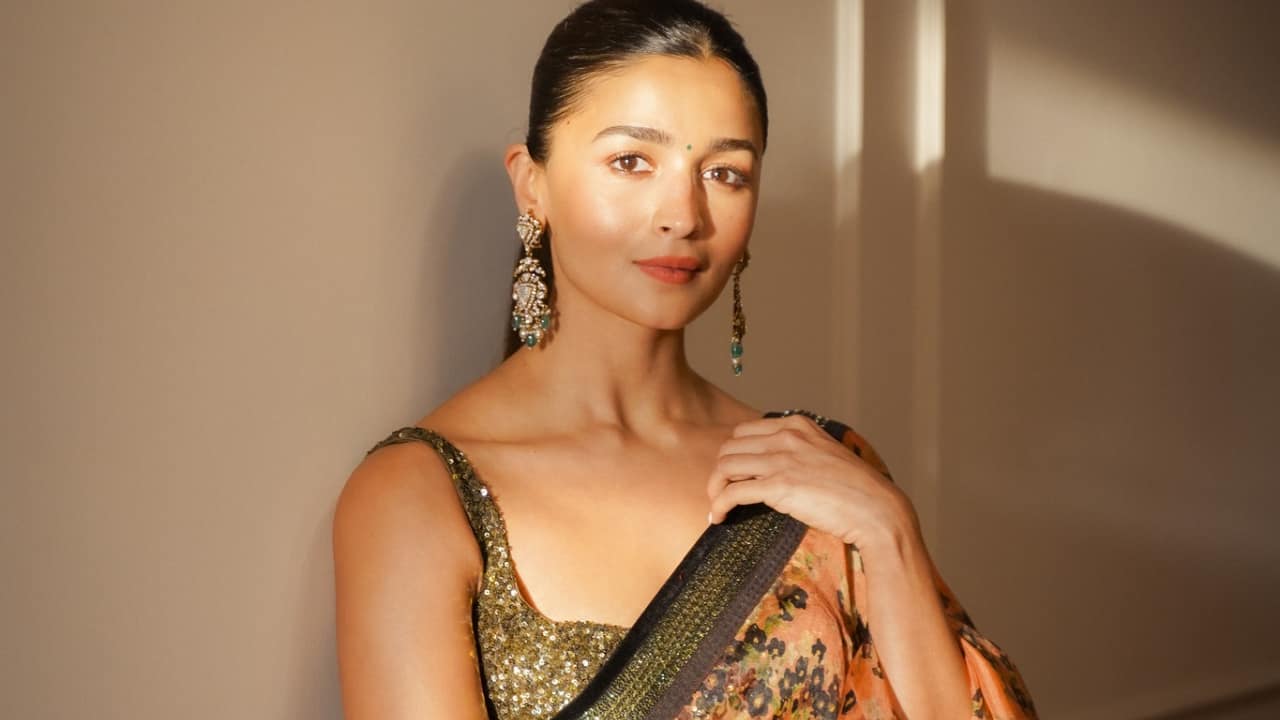 2. Floral organza saree<br />The soft peach floral drape feels light, feminine and ideal for daytime Ramadan visits. Keep the glow fresh and minimal to let the delicate print do the talking.