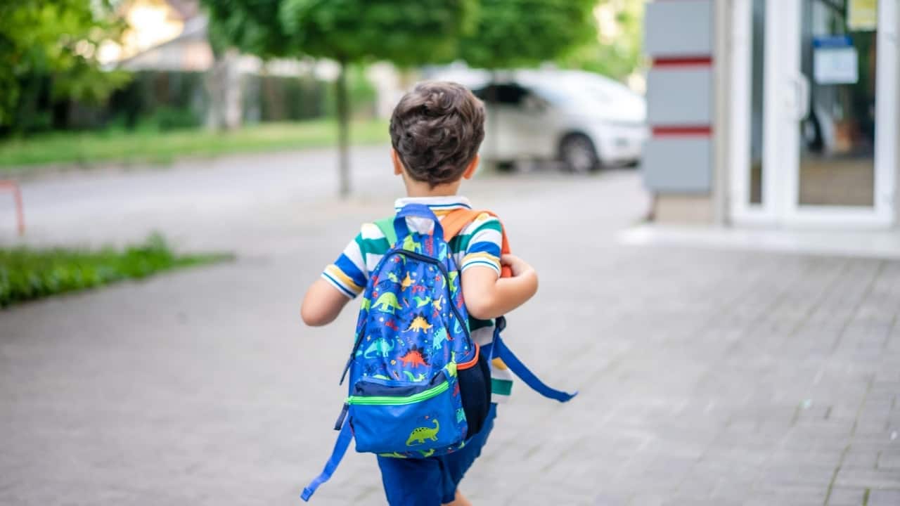 Back pain in children: Causes, warning signs and when to see a doctor