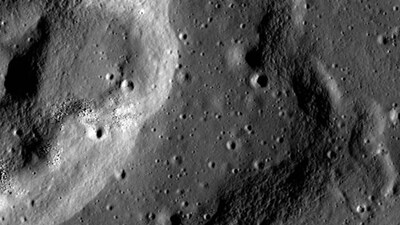 Ridge wrinkle on Earth's Moon stated that it is alive and moving, (Image: NASA)