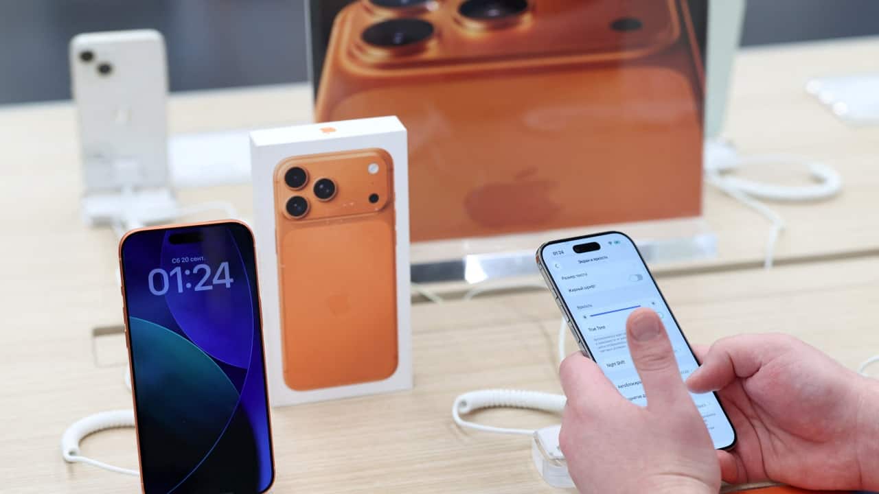 Pakistan invites Apple and Samsung: Will the tech giants bite its phone manufacturing offer?