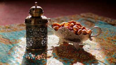 No iftar is complete without dates. Add cashews and mixed dry fruits for a nourishing bite between prayers (Image: Pexels)