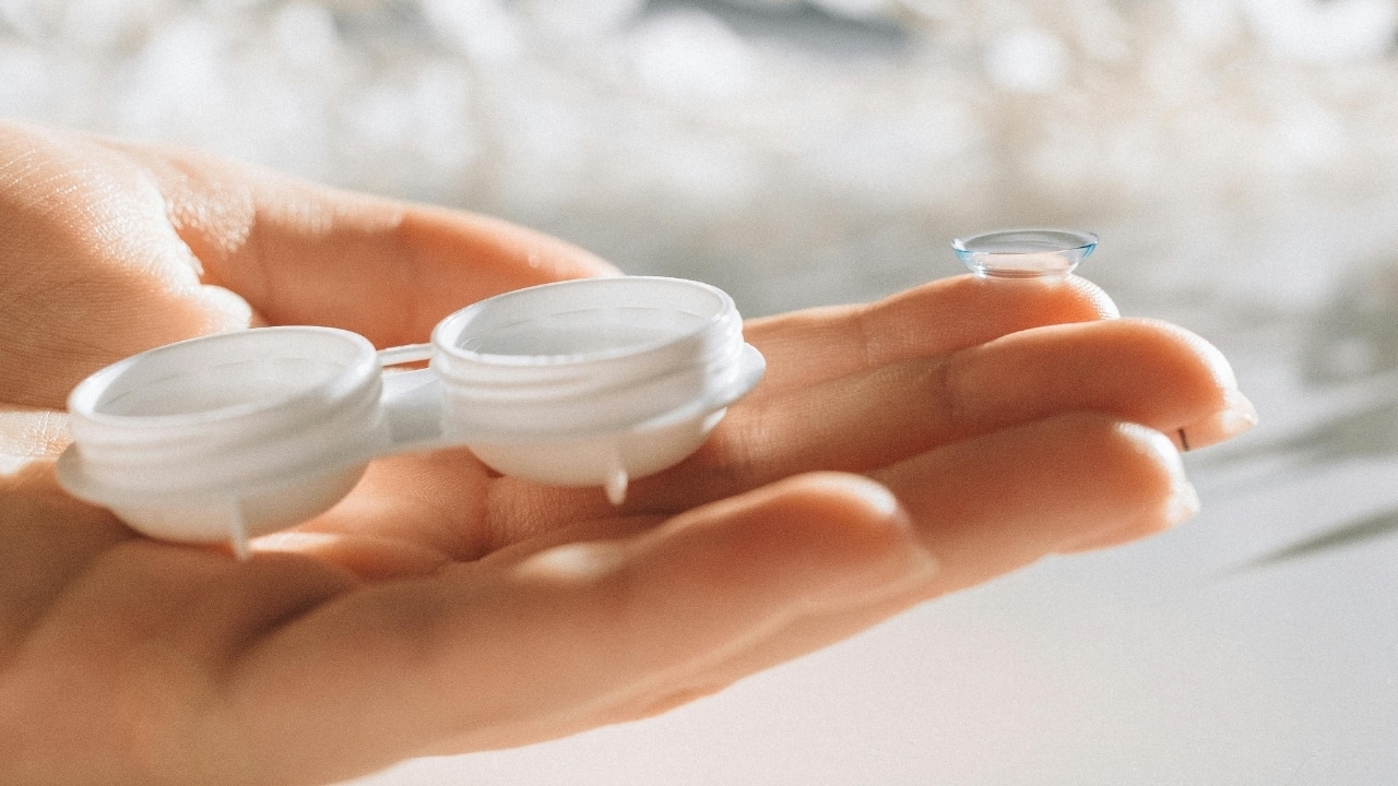 6 smart contact lens habits that will keep your eyes healthy, vision sharp