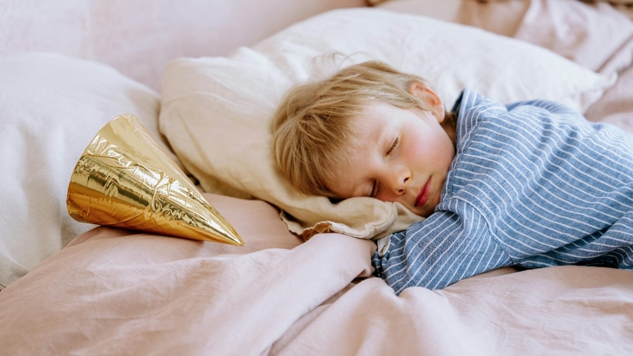 8 things a child should never do before bedtime, according to a paediatric doctor