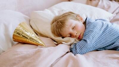 Is your child waking up tired despite enough sleep? Screens, sugar and inconsistent bedtimes could be the reason. Discover 8 habits kids should avoid before bed for better growth and immunity (Pic credit: Pexels)